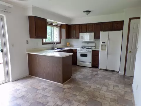 Kitchen - 47100 Blossom, Macomb, MI 48044 photo 3 of 4