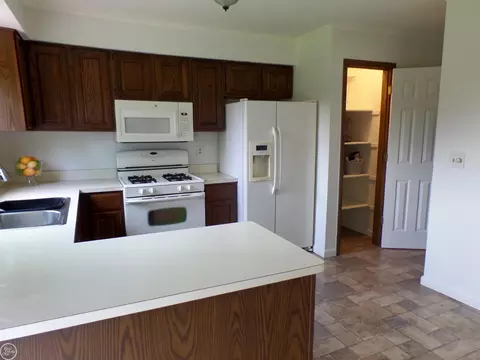 Kitchen - 47100 Blossom, Macomb, MI 48044 photo 2 of 4