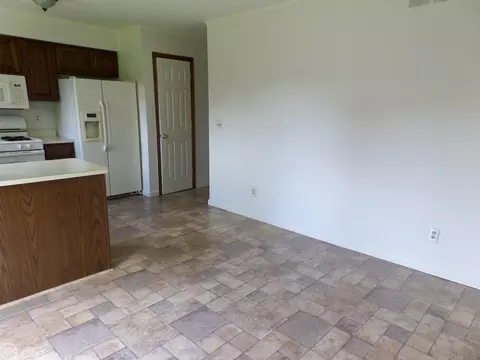 Living - 47100 Blossom, Macomb, MI 48044 photo 6 of 7