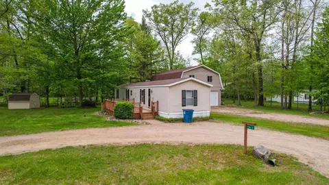 1817 N Pratt Lake Rd, Gladwin, MI 48624
