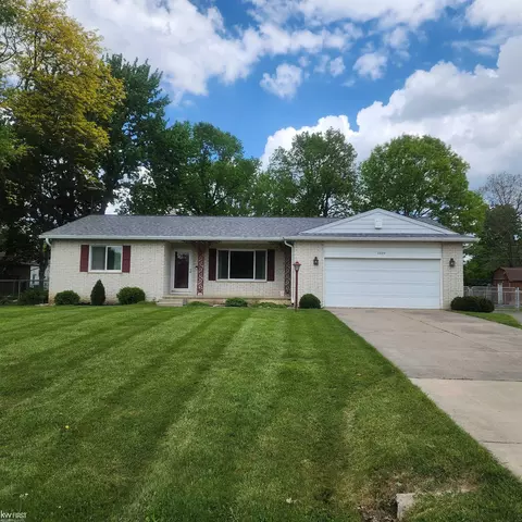 2288 Thistlewood, Burton, MI 48509