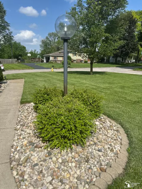 Exterior - 2057 W Stateline, Temperance, MI 48182 photo 8 of 10