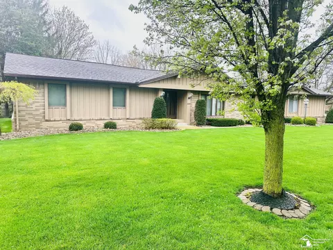 Exterior - 2057 W Stateline, Temperance, MI 48182 photo 1 of 10
