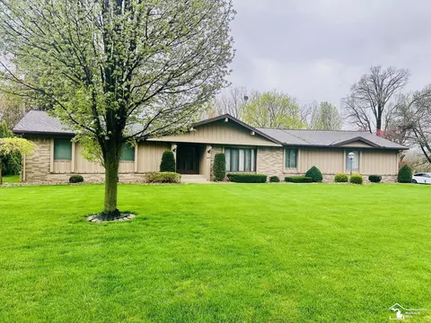 Exterior - 2057 W Stateline, Temperance, MI 48182 photo 9 of 10