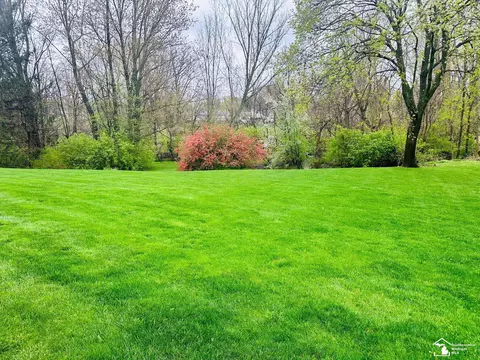 Exterior - 2057 W Stateline, Temperance, MI 48182 photo 7 of 10