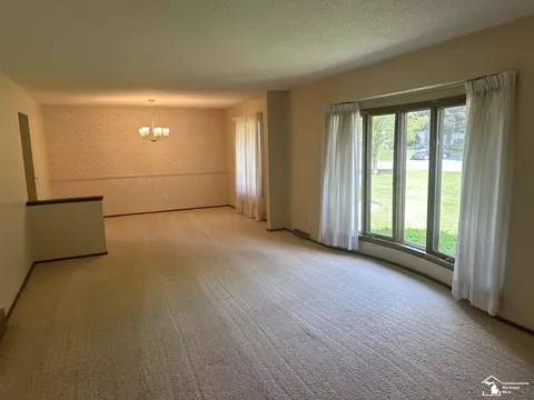 Living - 2057 W Stateline, Temperance, MI 48182 photo 2 of 2