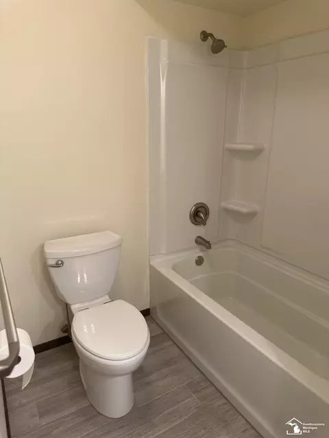 Bath - 2057 W Stateline, Temperance, MI 48182 photo 2 of 2