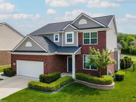 47712 Hidden Mdws, Macomb, MI 48044