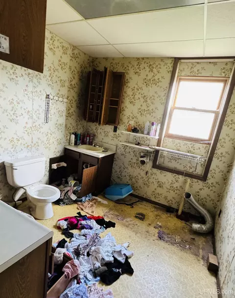 Bath - 406 S Third, Ishpeming, MI 49849 photo 2 of 3