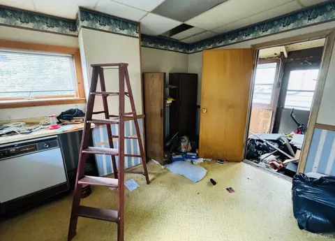Entry Way - 406 S Third, Ishpeming, MI 49849 photo 3 of 5