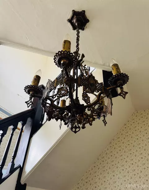 Entry Way - 406 S Third, Ishpeming, MI 49849 photo 1 of 5