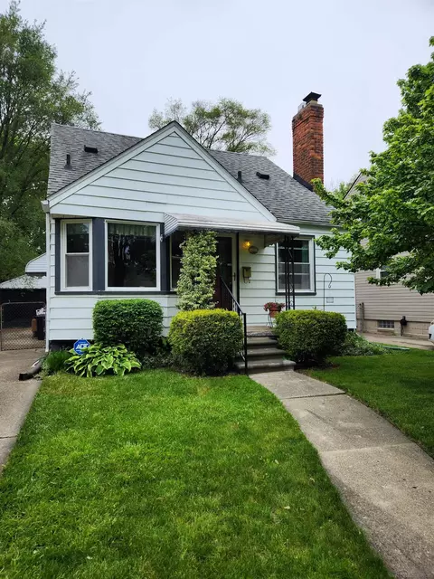 19976 Roscommon, Harper Woods, MI 48225