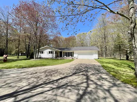 8964 Minnewasca Q, Gladstone, MI 49837