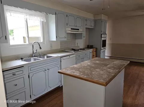 Kitchen - 203 Bacon, Bad Axe, MI 48413 photo 4 of 5