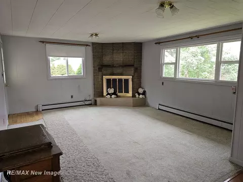 Living - 203 Bacon, Bad Axe, MI 48413 photo 4 of 7