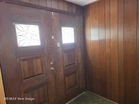 Entry Way - 203 Bacon, Bad Axe, MI 48413 photo 2 of 5