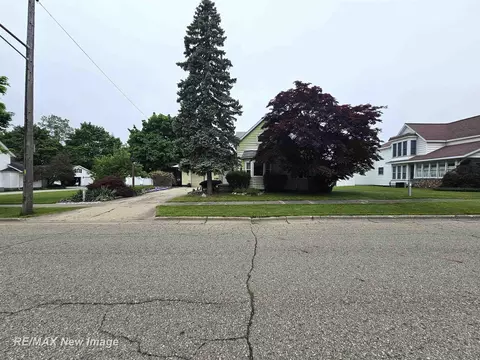 Exterior - 203 Bacon, Bad Axe, MI 48413 photo 3 of 27