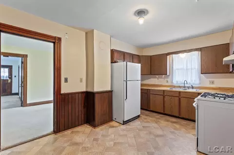 808 Chestnut, Adrian, MI 49221 photo 7