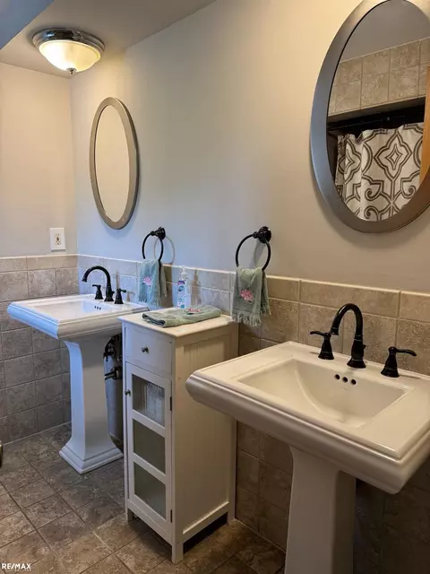 Bath - 70160 Hicks, Armada, MI 48005 photo 1 of 1