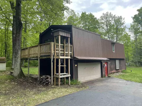 w9823 Miscauno Island Lane, Daggett, MI 49821