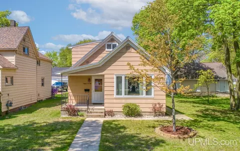 706 Minneapolis, Gladstone, MI 49837