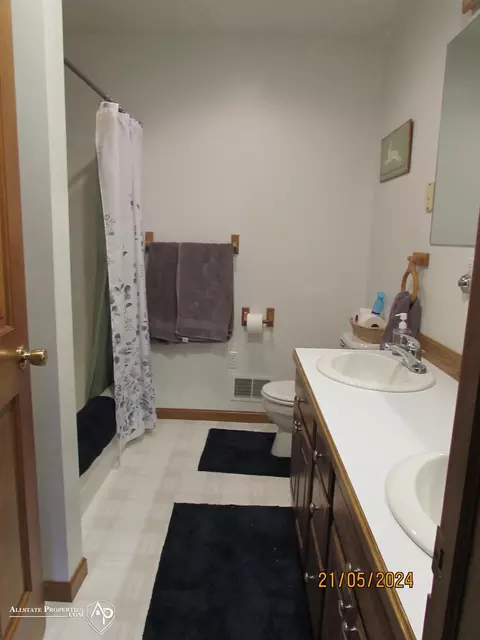 Bath - 8025 E Potter, Davison, MI 48423 photo 1 of 3