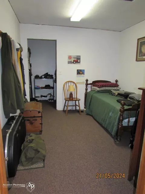 Bedroom - 8025 E Potter, Davison, MI 48423 photo 4 of 4