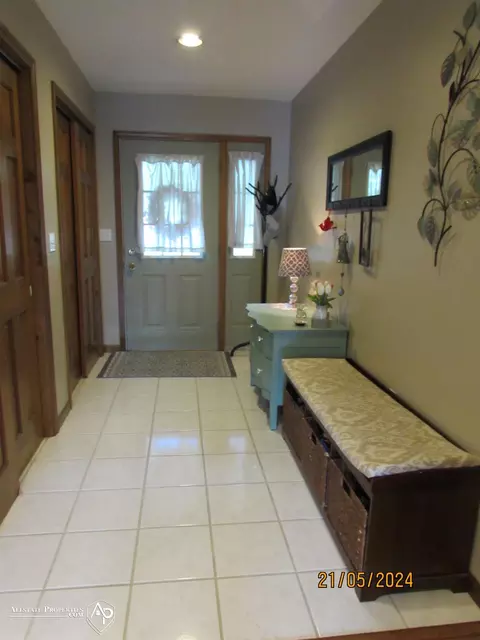 Entry Way - 8025 E Potter, Davison, MI 48423 photo 1 of 2