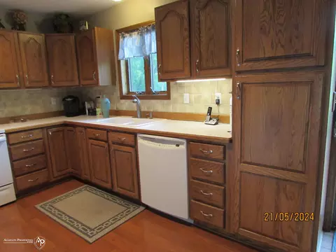 Kitchen - 8025 E Potter, Davison, MI 48423 photo 2 of 2