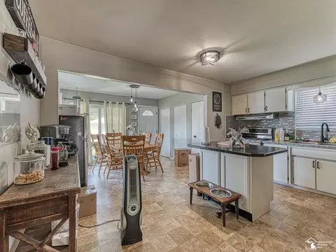 9780 Cass, Taylor, MI 48180 photo 2
