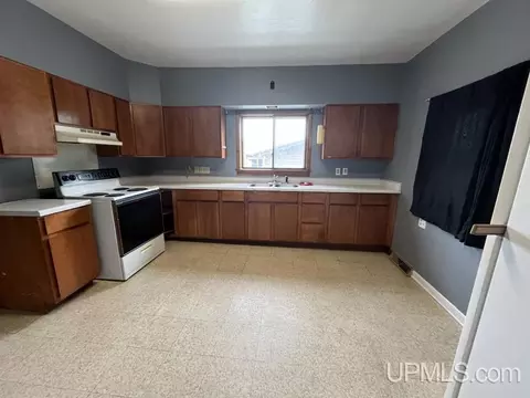308 Spruce, Munising, MI 49862 photo 7
