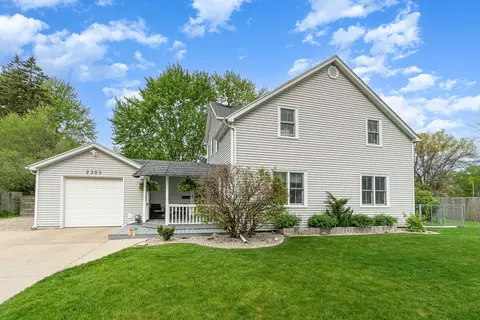 2303 Alta, Midland, MI 48642