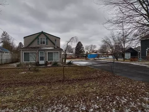 41215 Belvidere, Harrison Township, MI 48045