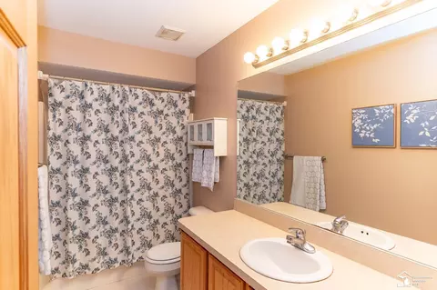 Bath - 715 St Anne, Monroe, MI 48162 photo 5 of 6