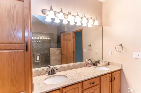Bath - 715 St Anne, Monroe, MI 48162 photo 3 of 6