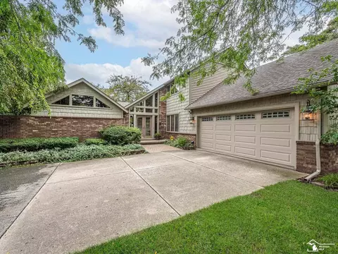 2112 Strasburg, Monroe, MI 48161