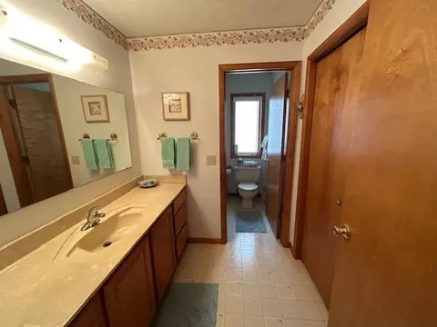 Bath - 752 Rivers Ter, Gladwin, MI 48624 photo 2 of 3