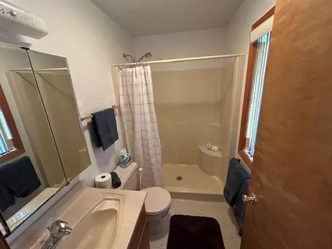 Bath - 752 Rivers Ter, Gladwin, MI 48624 photo 1 of 3