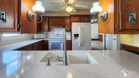 4872 E Dunbar, Monroe, MI 48161 photo 5