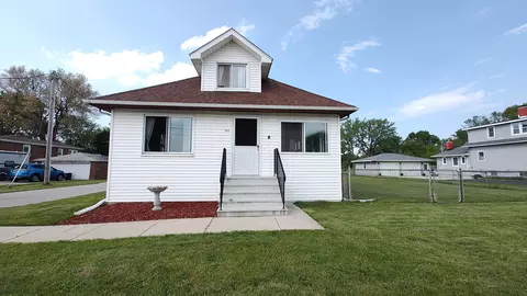 2945 W Midland, Bay City, MI 48706
