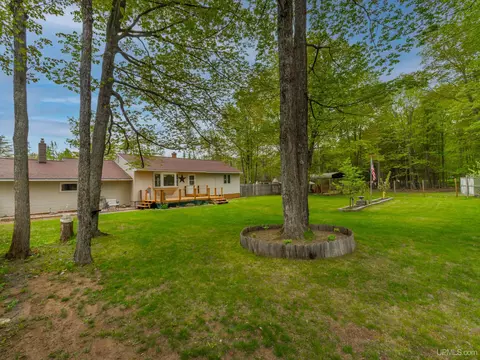 130 Middle Island Pt, Marquette, MI 49855