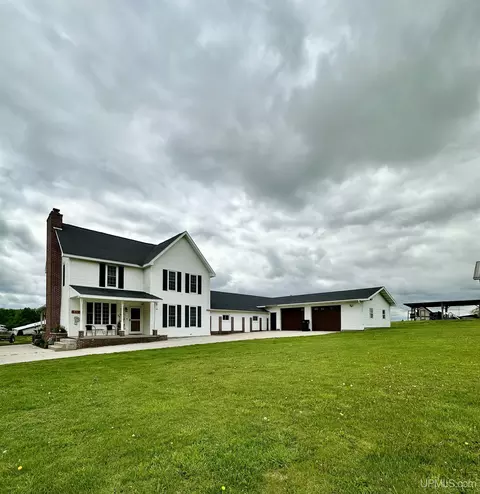 4197 County 416 20th, Gladstone, MI 49837
