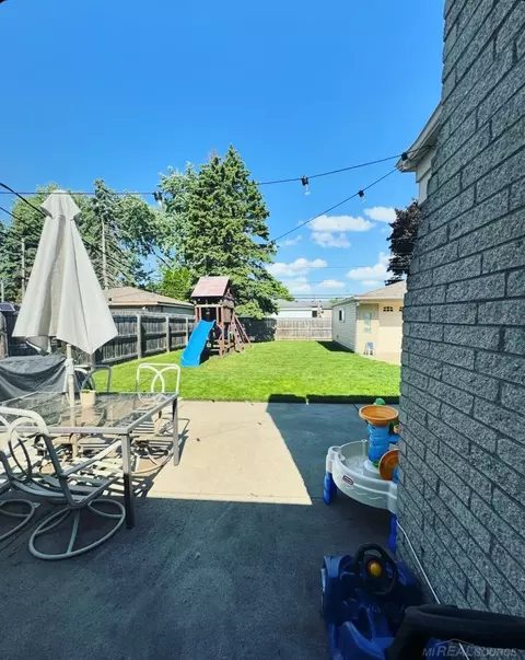 32552 Stricker, Warren, MI 48088 photo 5