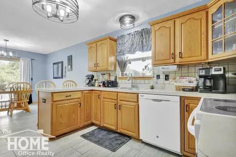 Kitchen - 677 Hillside, Corunna, MI 48817 photo 3 of 3