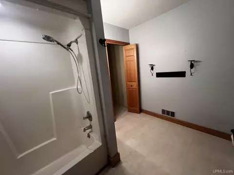 Bath - 806 Ashlund, Wakefield, MI 49968 photo 3 of 7