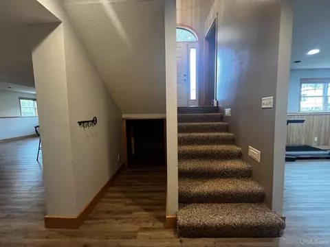 Entry Way - 806 Ashlund, Wakefield, MI 49968 photo 4 of 5