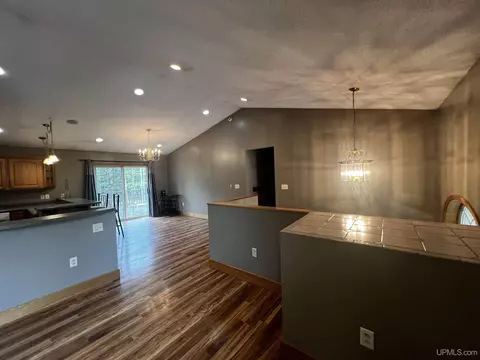 Living - 806 Ashlund, Wakefield, MI 49968 photo 3 of 7