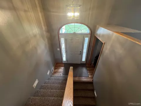 Entry Way - 806 Ashlund, Wakefield, MI 49968 photo 1 of 5