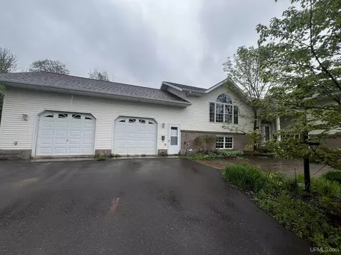 Exterior - 806 Ashlund, Wakefield, MI 49968 photo 2 of 20