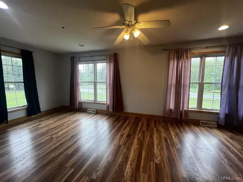 Living - 806 Ashlund, Wakefield, MI 49968 photo 5 of 7